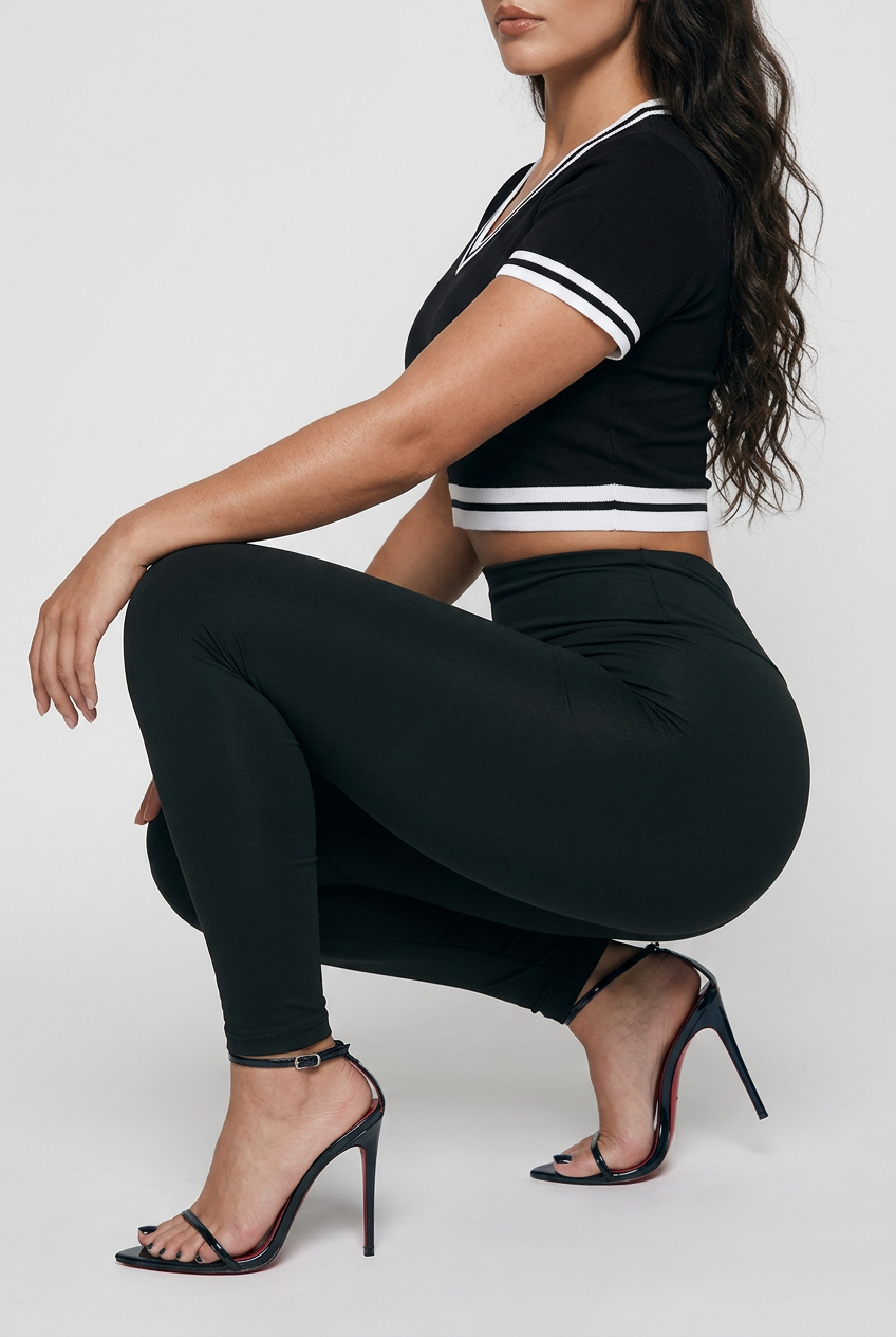 Bosse Color Block V-Neck Crop T-Shirt (Black)